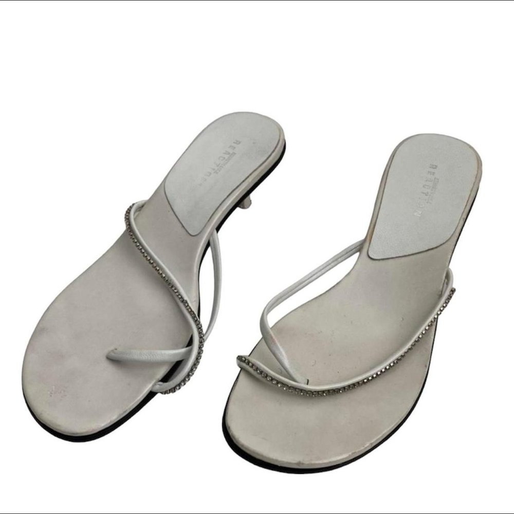 Vintage y2k toe loop bejeweled kitten heel sandals